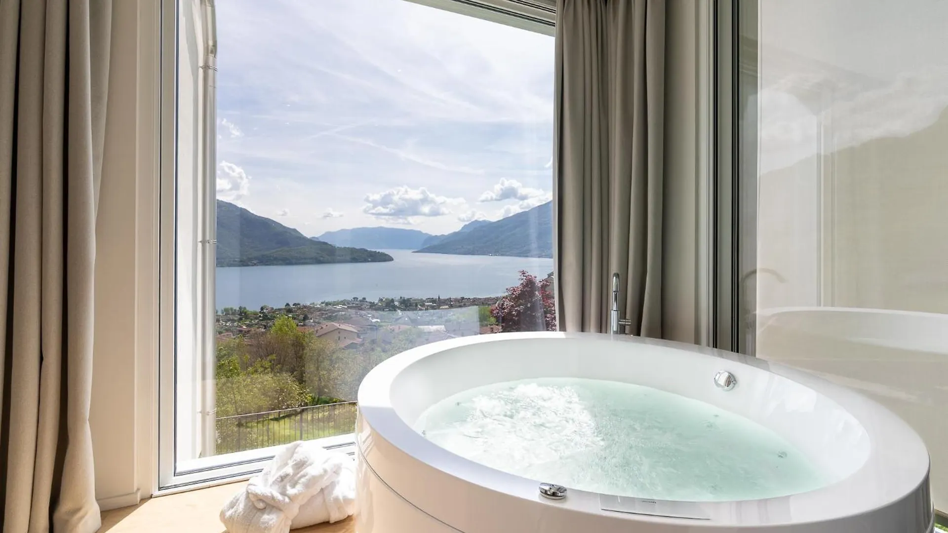 Valarin Luxury Apartments & Wellness, Vercana By Rent All Como 0*,  Italy